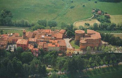 Dozza dall'alto (Foto d'archivio)